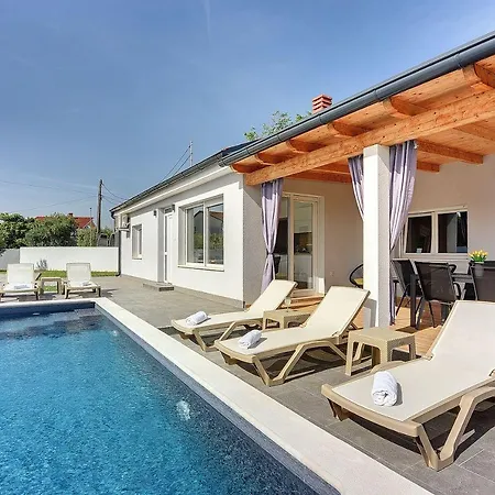 Mit Privatem Pool, Klima, Wlan, Bbq In Der Naehe Vom