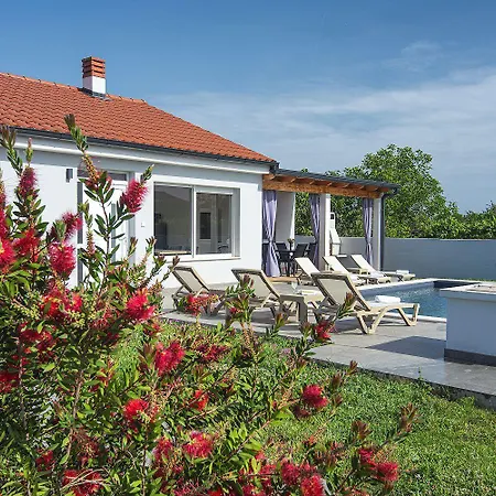 Mit Privatem Pool, Klima, Wlan, Bbq In Der Naehe Vom