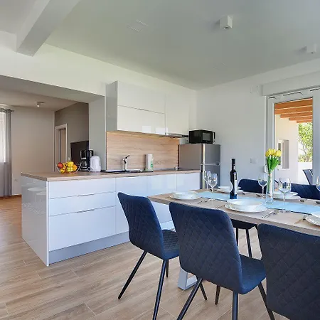 Vakantiehuis Mit Privatem Pool, Klima, Wlan, Bbq In Der Naehe Vom Valbandon