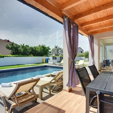 Mit Privatem Pool, Klima, Wlan, Bbq In Der Naehe Vom Valbandon